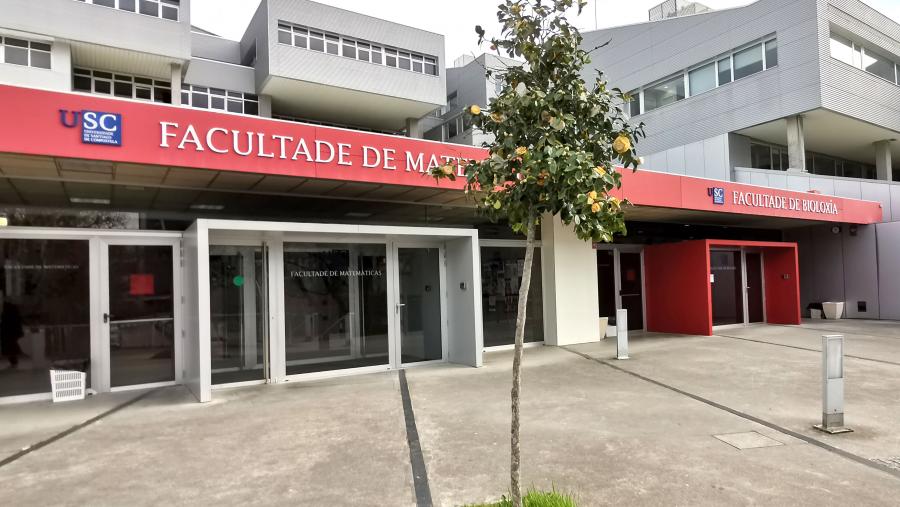 Vista exterior da Facultade de Matemáticas. Foto: Santi Alvite