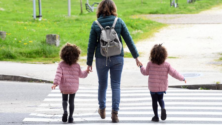 O estudo está dirixido a pais e nais con descendentes menores de idade e separados. FOTO: Santi Alvite