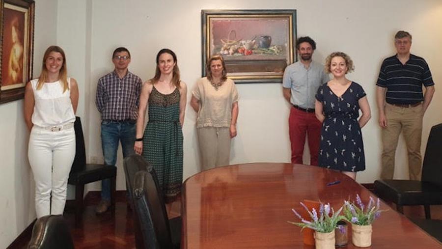 Os socios promotores desta nova spin-off son os investigadores María Aymerich, Maite Flores, Ezequiel Álvarez e Alberto P. Muñuzuri. María Seoane será a súa directora