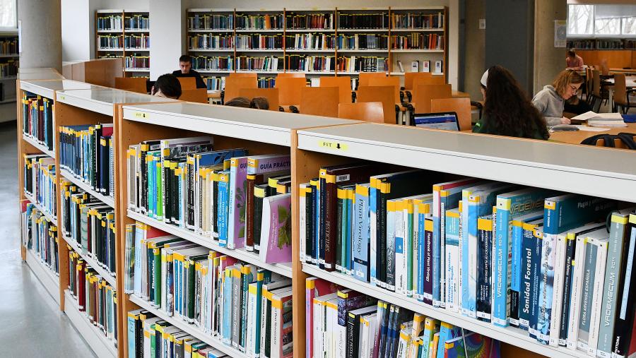 s persoas usuarias deben acreditar a pertenza a un dos colectivos sinalados mediante Tarxeta Universitaria de Identidade (TUI). FOTO: Santi Alvite