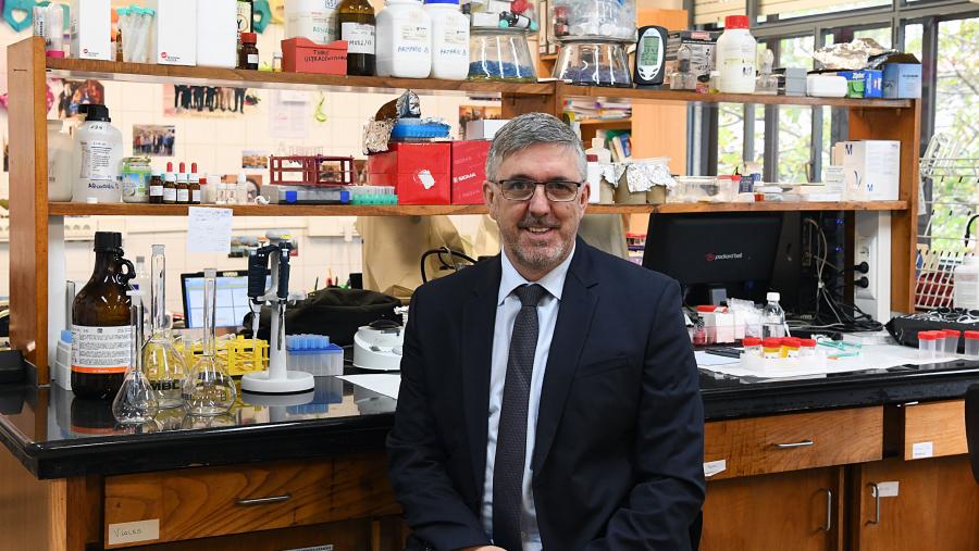 O decano de Farmacia, Francisco Otero Espinar, é un dos impulsores da tecnoloxía premiada pola RAGC. FOTO: Santi Alvite 