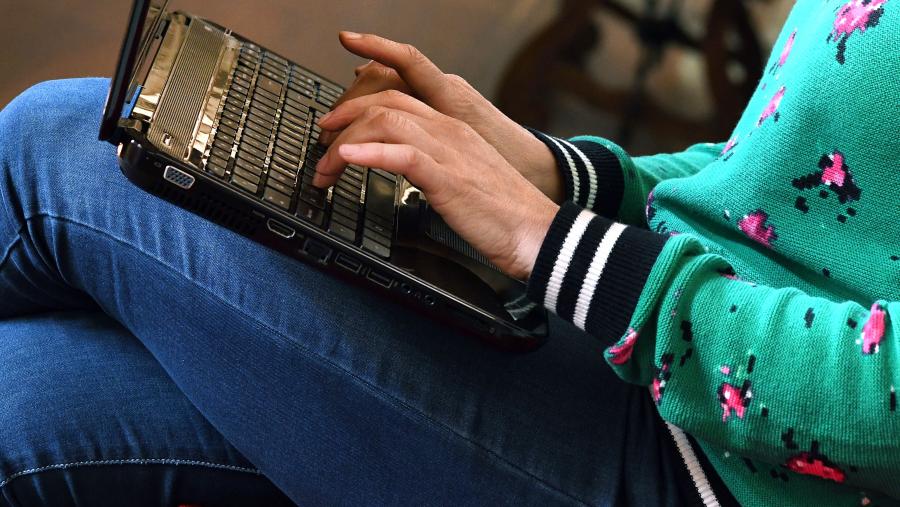 Esta iniciativa constitúe un servizo para toda a comunidade universitaria co obxectivo de que podan desenvolver a súa actividade relacionada co servizo en calquera lugar. FOTO: Santi Alvite