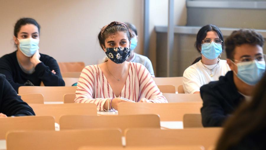 A finalidade é ofertar condicións de máxima seguridade sanitaria para o desenvolvemento do vindeiro curso. Foto: Santi Alvite