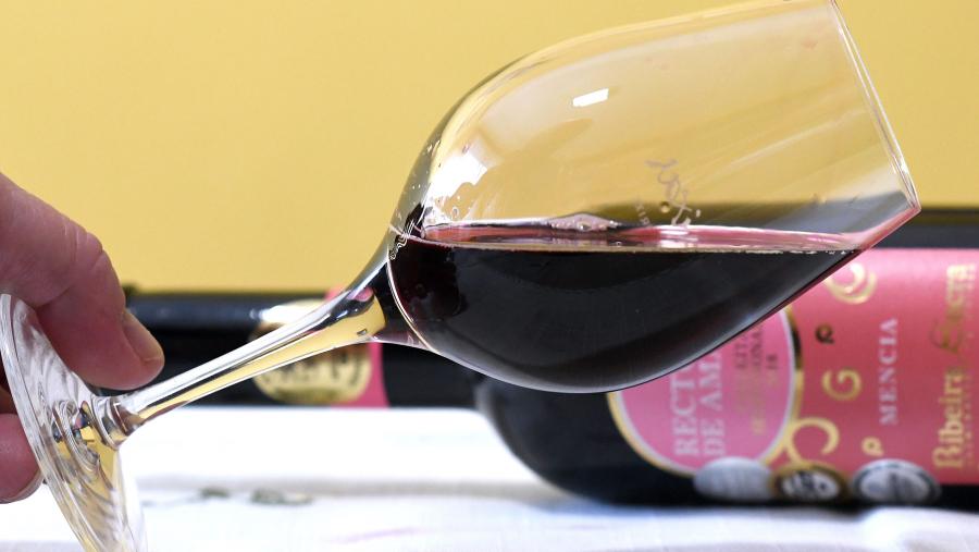 O consumo de alcol en Galicia, representado no estudo a través de Santiago de Compostela, está por debaixo da media, aínda que é estatisticamente equivalente á maioría das comunidades autónomas investigadas. FOTO: Santi Alvite