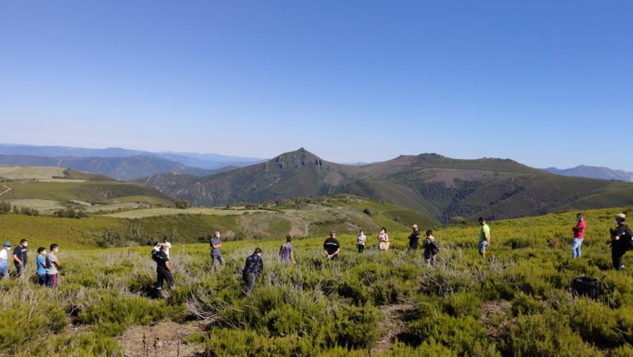 Participantes na visita as parcelas experimentais do proxecto Interreg 'Open2preserve' localizadas nos Ancares