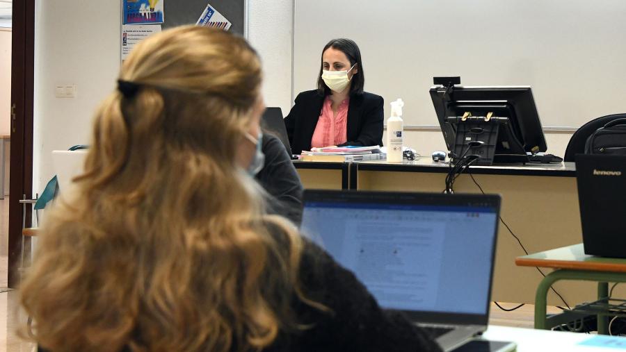 Mulleres en aula. Foto. Santi Alvite