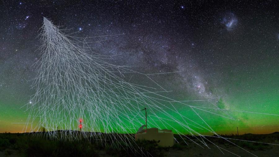 Ilustración dunha fervenza de partículas caendo sobre os detectores do Observatorio Pierre Auger, en Arxentina. IMAXE: A. Chantelauze/ S.Staffi / L. Bret / Pierre Auger Observatory