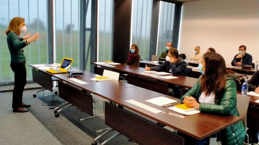 Participantes no curso sobre análise sensorial impartido por Fernández-Albalat na Aula de Produtos Lácteos da USC