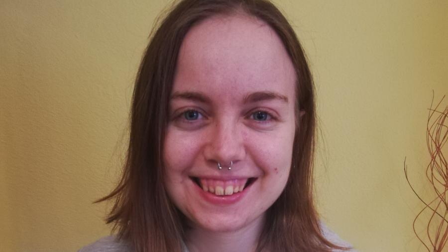 Vanesa López posa co seu diploma