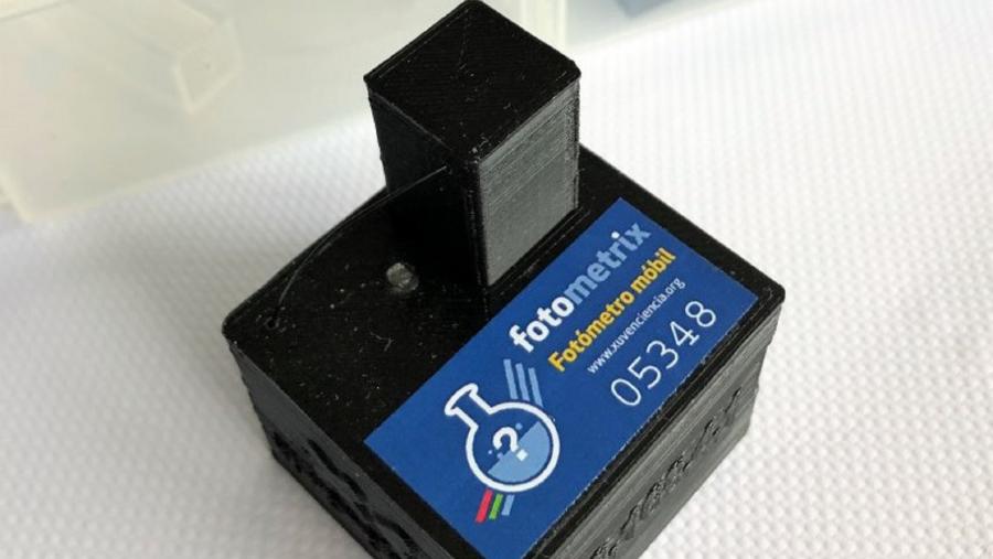 Fotómetro móbil Fotometrix, desenvolvido por investigadores do grupo XuvenCiencia