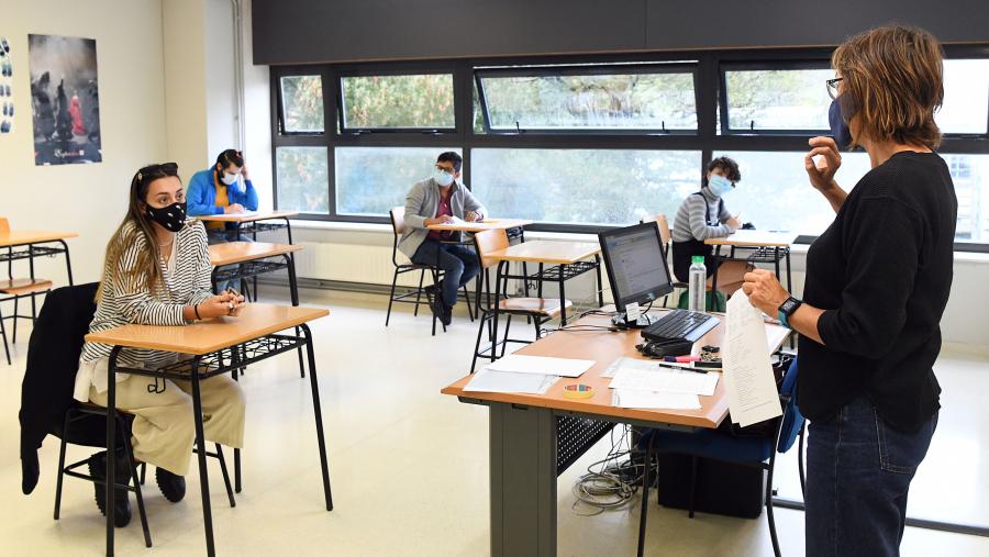 O único requisito para tomar parte nestes cursos é ter cumpridos 16 anos ou cumprilos no ano académico actual. FOTO: Santi Alvite