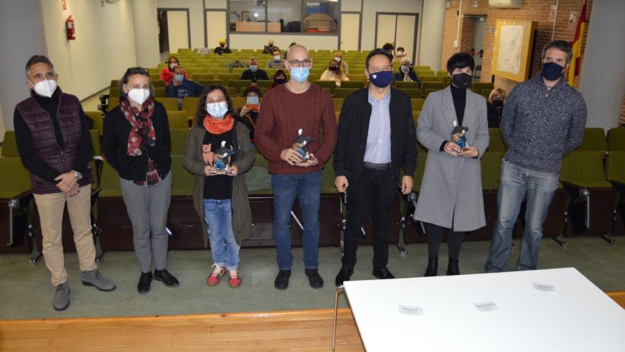 De esquerda a dereita, Eduardo Ochoa, Elena García, Begoña Pérez, Pepe Saavedra, Jesús Varela Zapata, Ana María Cancio e Rubén Arroxo, na biblioteca Nodal de Lugo