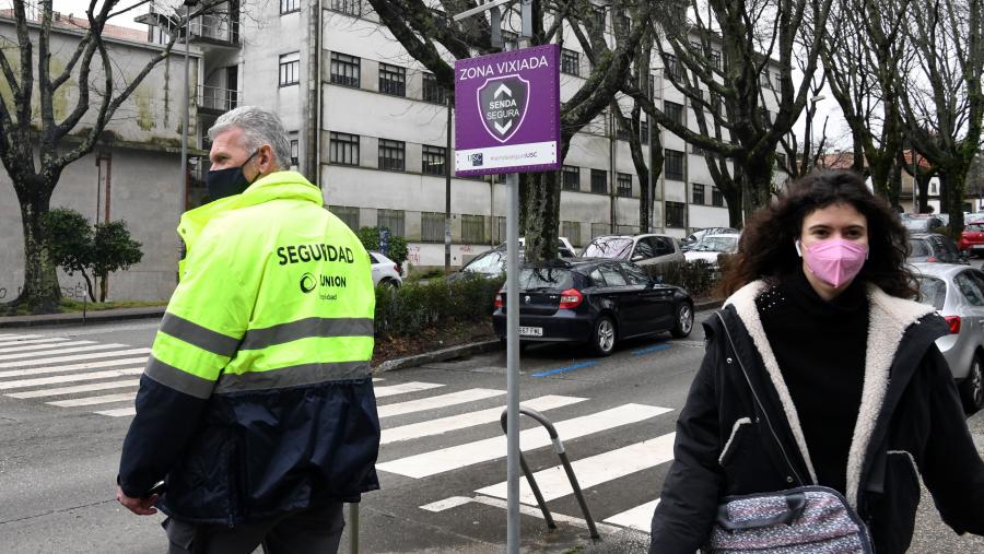As bibliotecas limitirán o seu funcionamento a préstamo e consulta de fondos para actividades de investigación e docencia. FOTO: Santi Alvite