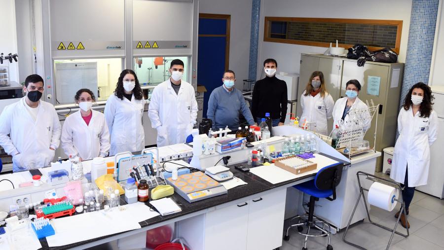 José Rivas e Jorge Mira xunto co resto de integrantes de Nanomag. FOTO: Santi Alvite