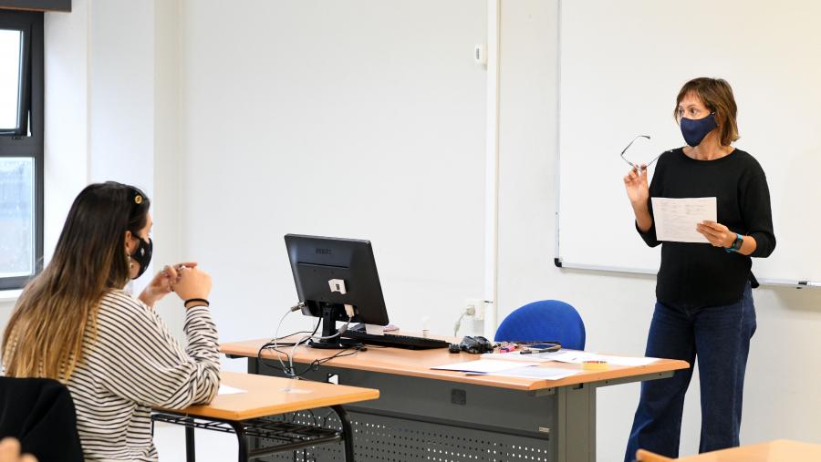 Esta iniciativa piloto nace coa intención de permitir a práctica da comunicación oral “nun ambiente plural, amable e divertido”, explican dende o CLM. FOTO: Santi Alvite