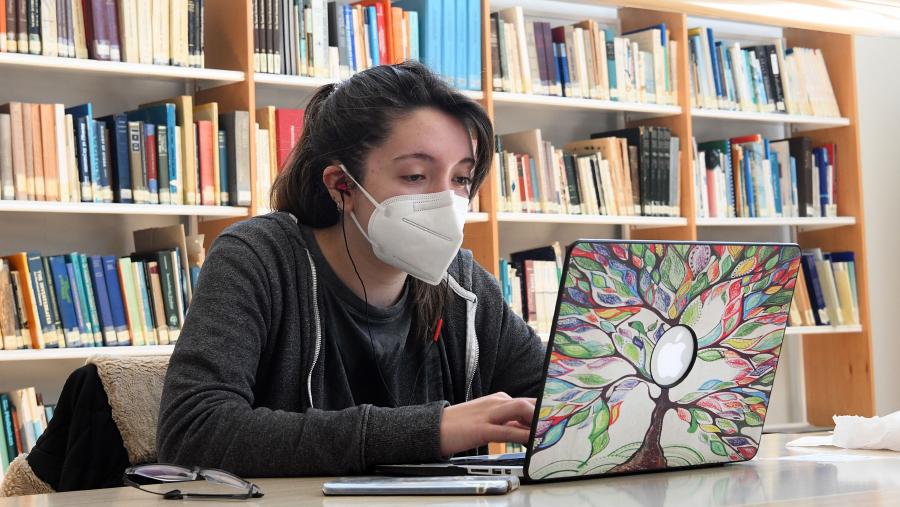 O xurado valorará a corrección lingüística, o emprego acaído da linguaxe de especialidade, a calidade na redacción, a presentación da información e a estruturación do traballo. Foto: Santi Alvite