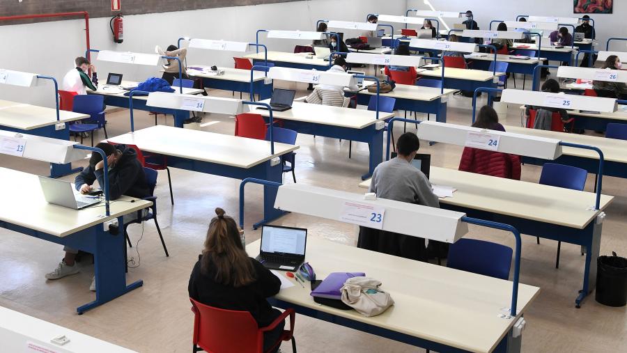 Os fins de semana e festivos as salas atoparanse dispoñibles dende as 10.00 horas. FOTO: Santi Alvite