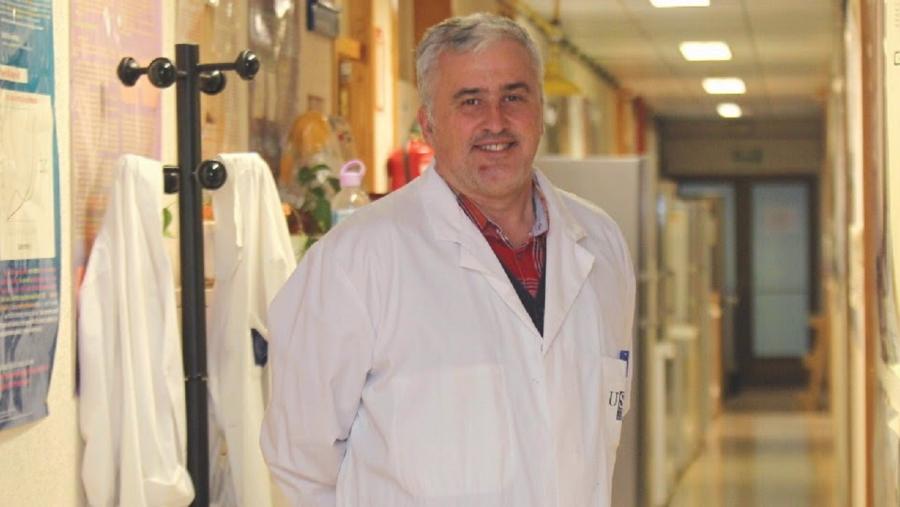 Carlos Franco, no Laboratorio de Hixiene, Inspección e Control de Alimentos da Facultade de Veterinaria