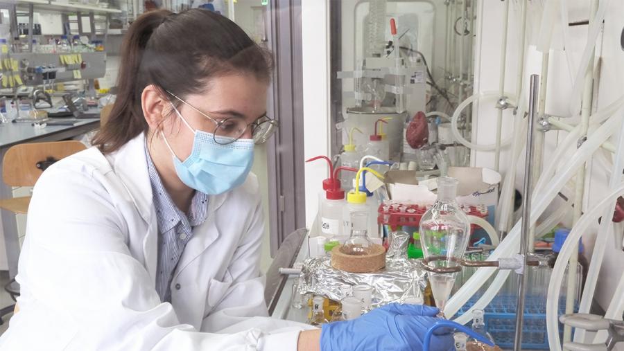 Marta Pazo é a primeira asinante do artigo. FOTO: CiQUS