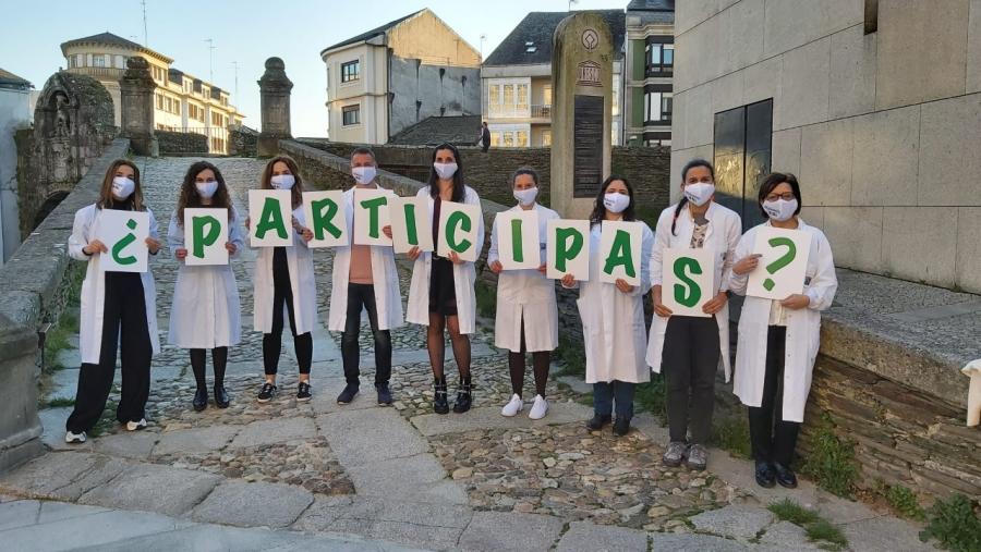 Maribel Quiroga, á esquerda, e Laura Sánchez Piñón, á dereita, con investigadores e técnicos implicados no proxecto