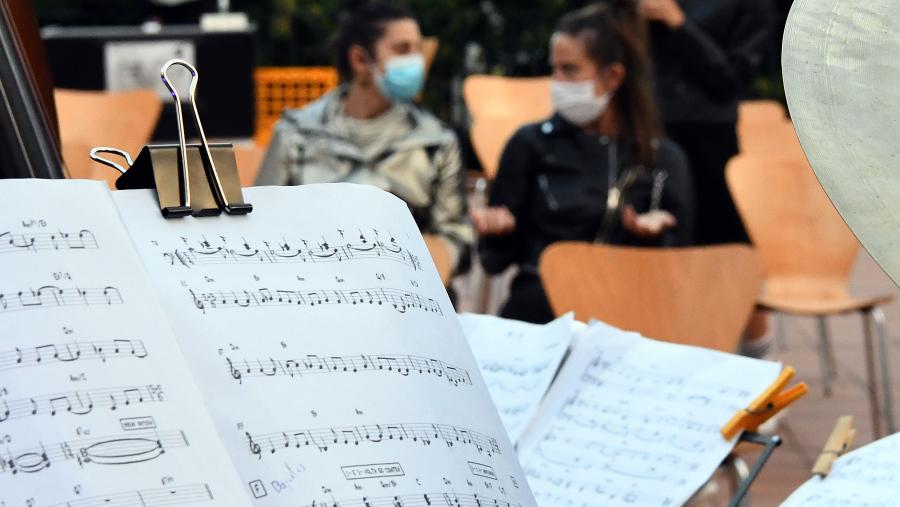 Estruturado en 15 capítulos, este manual de boas prácticas para espectáculos ao vivo serve asemade de orientación ante a desigualdade normativa actual. FOTO: Santi Alvite