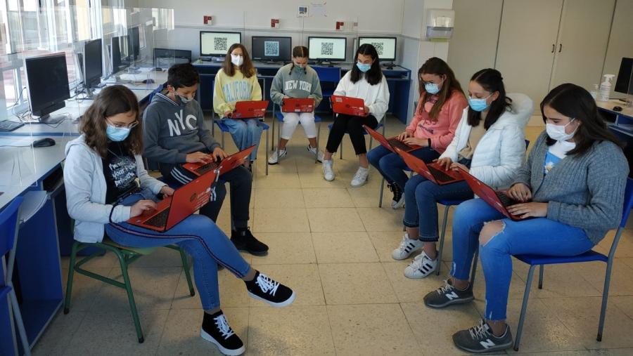 Coordinando este equipo de traballo e a implementación do proxecto en España, atópanse as profesoras da USC Beatriz Cebreiro López e Lorena Casal Otero