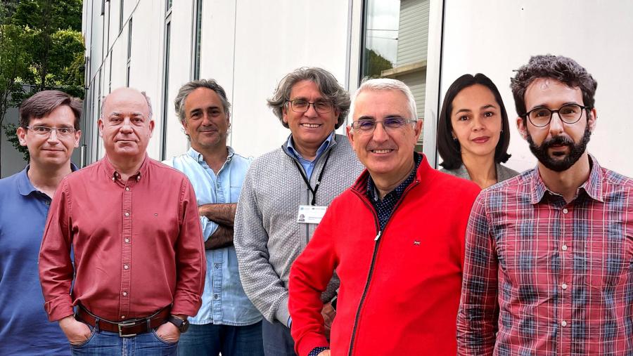 De esquerda a dereita: Miguel Balado, Manuel Lemos, Antón Vila, Jaime Gonzalez, Carlos Jimenez, Katherine Valderrama e Diego Rey (montaxe)