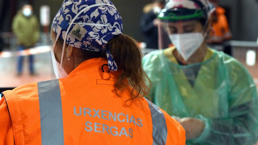 Os tempos dependentes do sistema, é dicir, dende que o paciente contacta ata que se realiza a  reperfusión ou apertura da arteria responsable do infarto, atópanse dentro do rango especificado como ideal polas guías de práctica clínica. FOTO: Santi Alvite