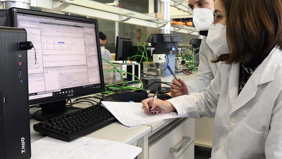 As actividades do campamento estarán dirixidas por profesoras, investigadoras ou estudantes de últimos cursos do Grao en Enxeñaría Informática da USC. FOTO: Santi Alvite