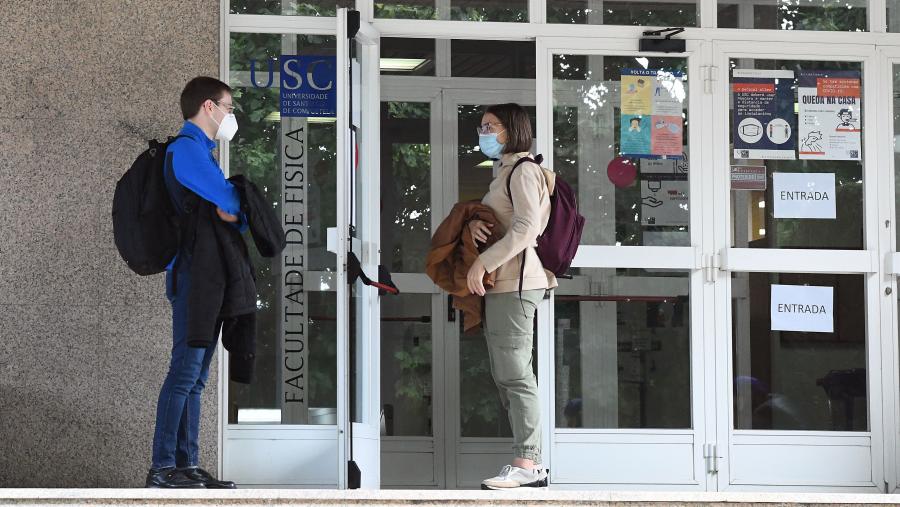 O grupo QMatterPhotonics pertence ao Departamento de Física Aplicada. FOTO: Santi Alvite