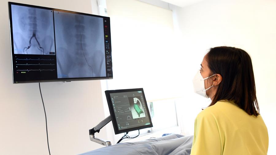 Manipulación de catéter guiada con apoio de TIC