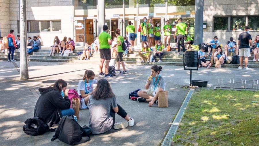 Participantes no Campus de Verán Xuvenciencia, na Facultade de ADE
