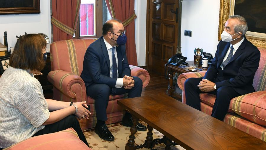 Visita embaixador de Xapón