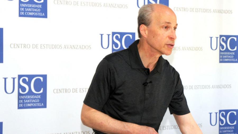 Roger David Kornberg durante a Xuntanza cos investigadores no Centro de Estudos Avanzados