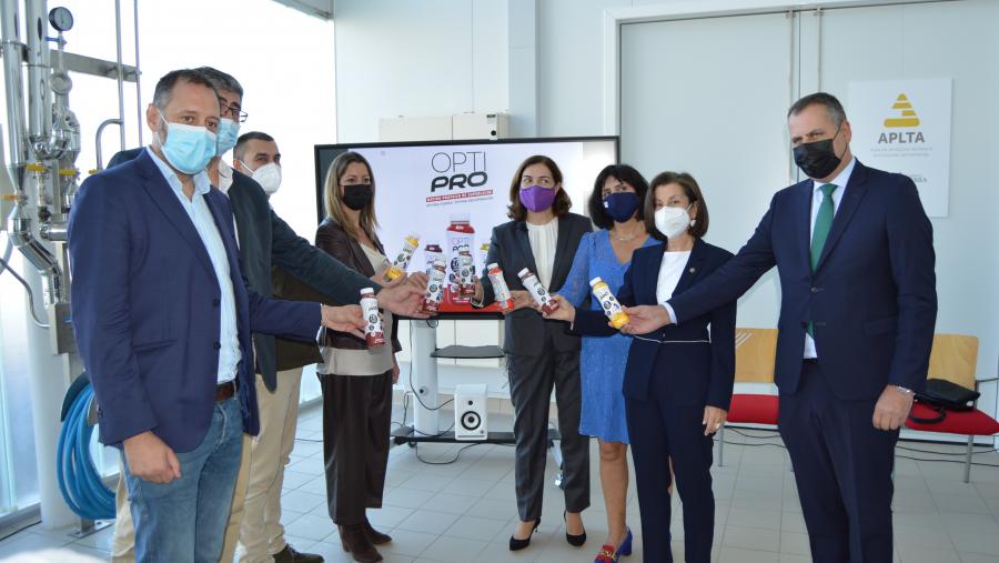 Jesús García, Vicente Pérez, Lara Méndez, Carmen Lence, Montserrat Valcárcel, Elvira López e José Manuel Andrade, na presentación de Opti Pro, na APTLA da USC