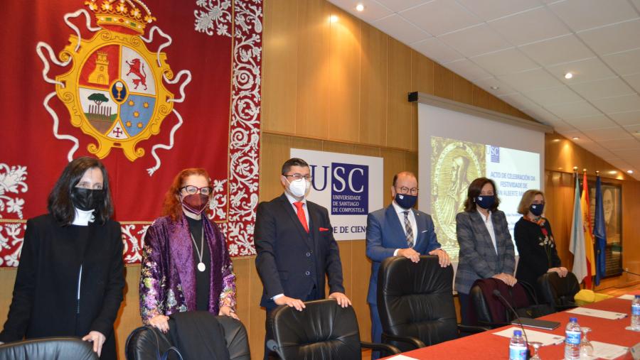 De esquerda a dereita, Elena López, Elena Vázquez, Francisco Fraga, Antonio López, Pilar Bermejo e Teresa Taboada, na Facultade de Ciencias da USC