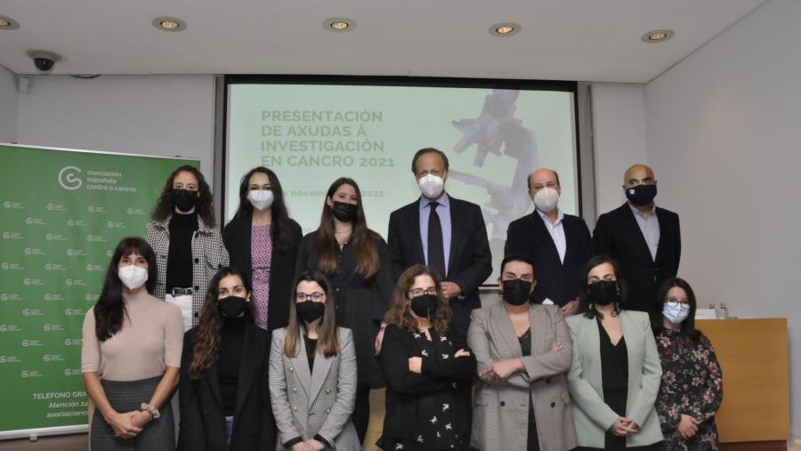 Foto de familia dos e das premiadas 