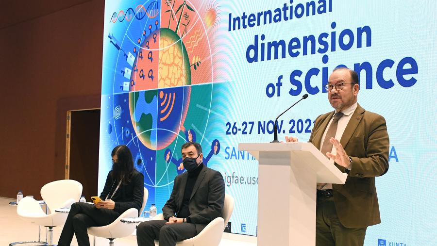 O reitor Antonio López na súa intervención no acto inaugural. FOTO: Santi Alvite 