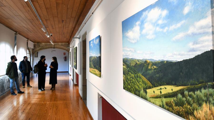 A exposición 'Instantes', de Fernanda Fernández, no Colexio de Fonseca