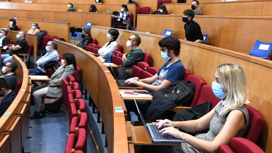  'Intelixencia Artificial en Medicina: das Implicacións ás Aplicacións'