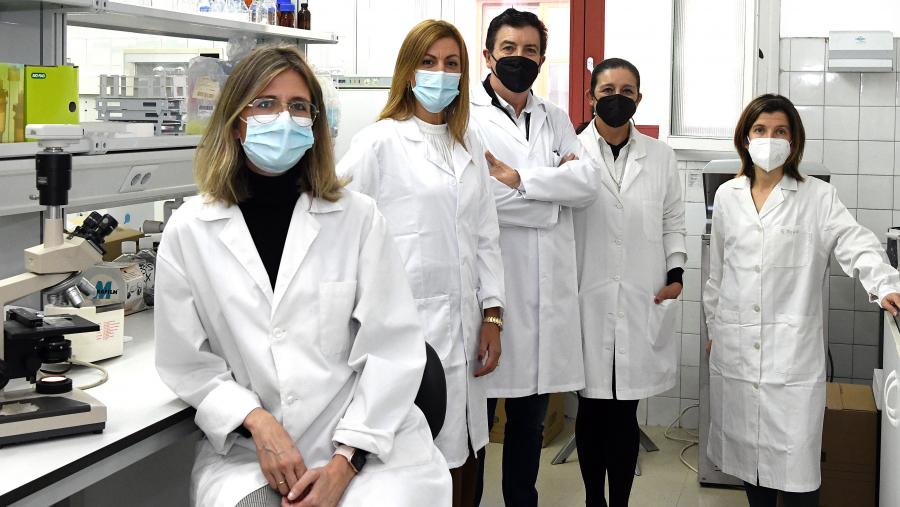 De esquerda a dereita, Elena Pérez, Elena Cartea, Manuel Freire-Garabal, María Jesús Núñez Iglesias e Silvia Novío Mallón