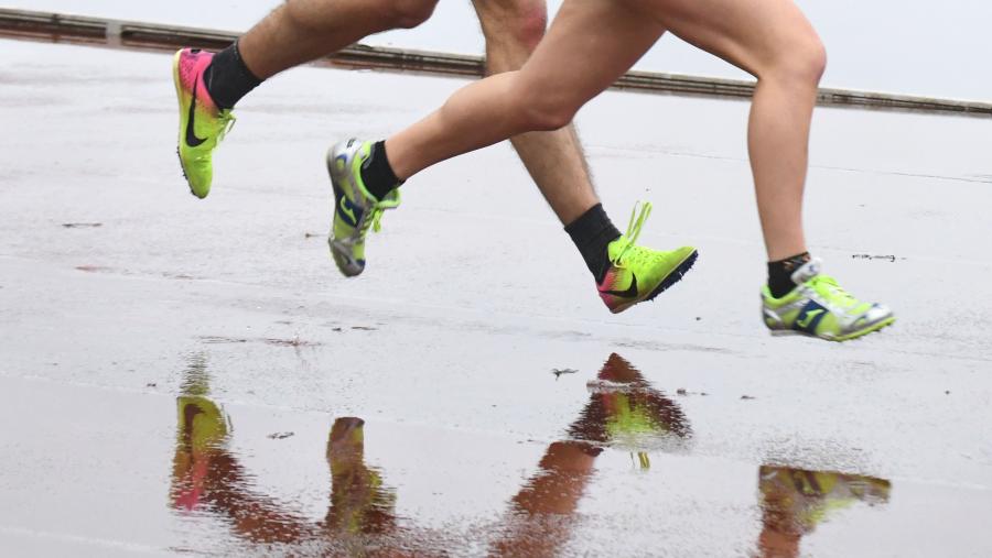 A USC reitera con este acordo o seu compromiso á hora de facilitar o uso da pista de atletismo para o adestramento de deportistas federados/as. FOTO: Santi Alvite