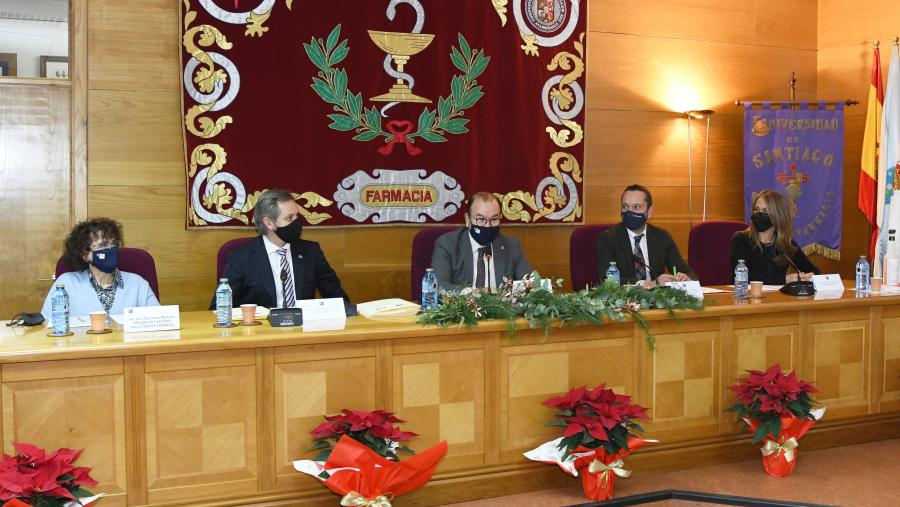 De esquerda a dereita, María Paz García Martínez, José Miñones, Antonio López, Alberto Fuentes e Silvia María Reboredo García. FOTO: Santi Alvite