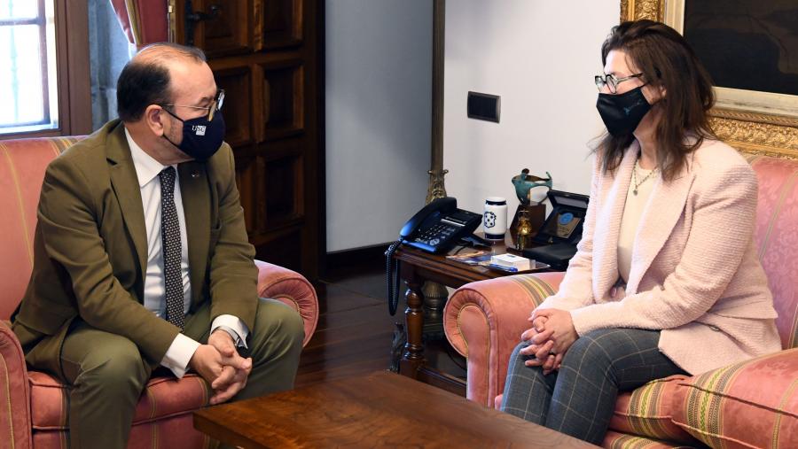 Antonio López e Mercedes Siles na súa xuntanza en San Xerome. FOTO: Santi Alvite