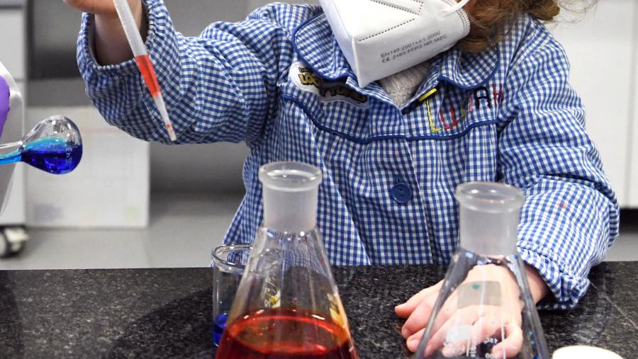 11 de febreiro. Día Internacional das Mulleres e as Nenas na Ciencia. Foto: Santi Alvite.