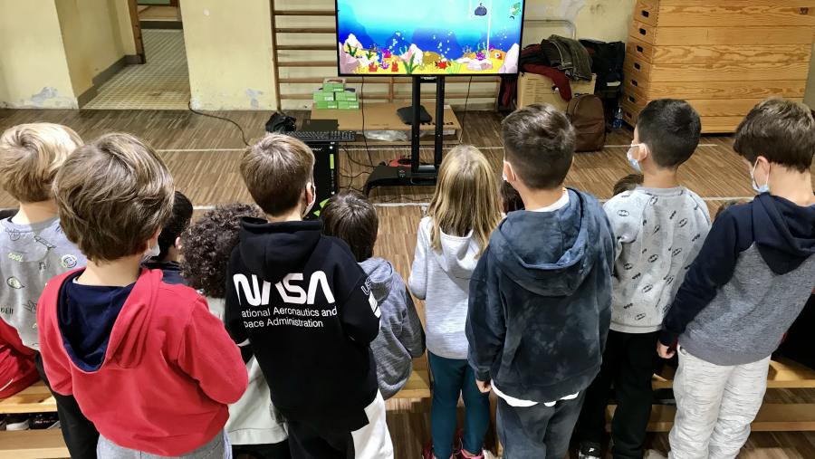 A través de videoxogos, desenvolvidos por Polygon.e Studios, e dunha unidade didáctica, ideada polo equipo de investigación con ilustracións de Clara Cerviño, o alumnado achegouse á biodiversidade mariña das Rías Baixas