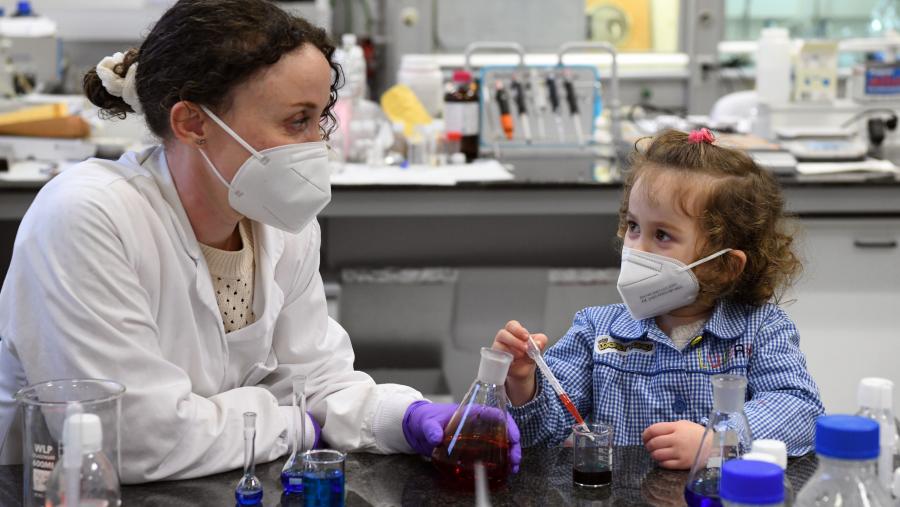 O Día Internacional da Muller e a Nena na Ciencia celébrase o vindeiro 11 de febreiro. FOTO: Santi Alvite