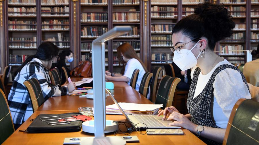 Pode participar no concurso o alumnado dos graos e mestrados impartidos do centro no curso 2021-22. FOTO: Santi alvite