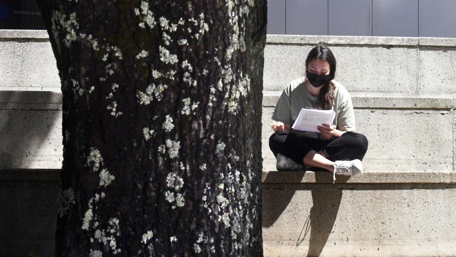 Para facer efectivo o recoñecemento, os e as interesadas deberán tramitar a correspondente solicitude de acordo co procedemento establecido en cada universidade. FOTO: Santi Alvite