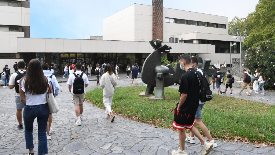 O xurado encargado da valoración de candidaturas presidirao o decano da Facultade. FOTO: Santi Alvite
